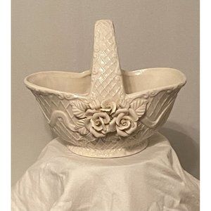 PORCELINE BASKET WITH ROSES